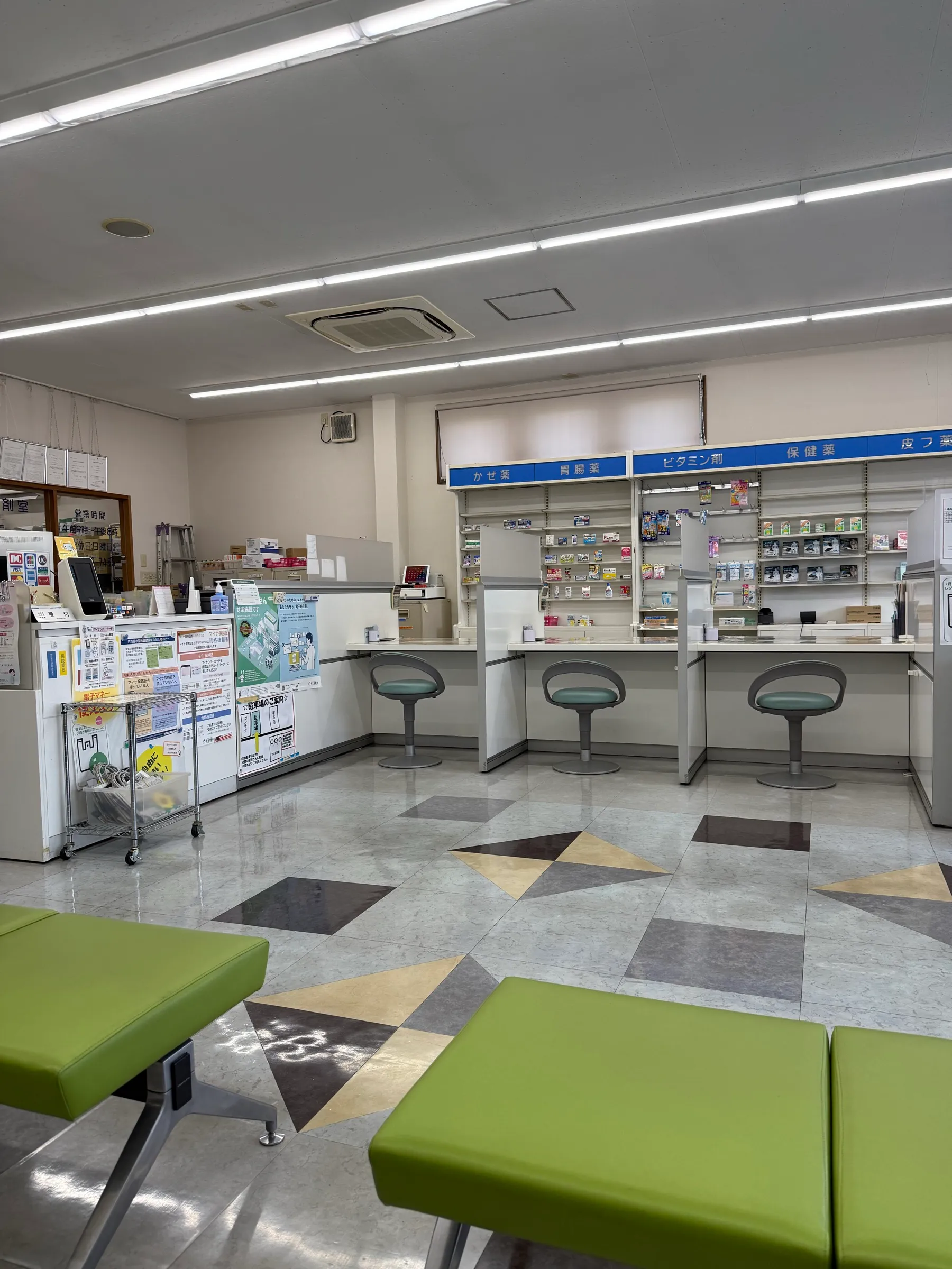 如意店の待合・売場